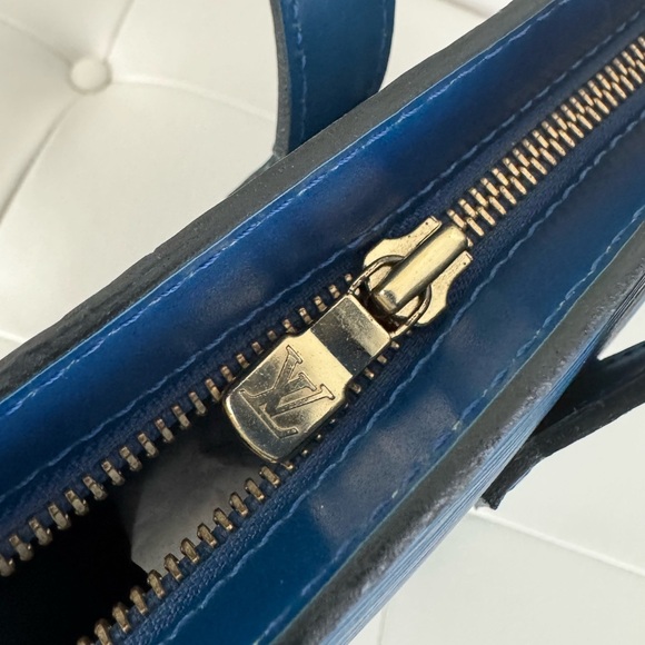 Louis Vuitton Elegant Epi Saint Jacques Blue Tote - Picture 7 of 14
